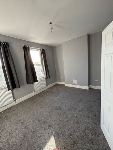 2 Bed Terraced House, Lilian Road, SW16 - Photo 3