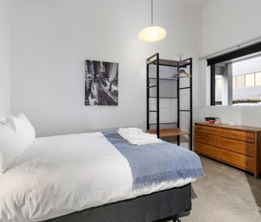 Brilliant location + NY feel - Photo 4