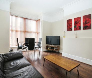 1 bedroom in a house share to rent - Photo 2