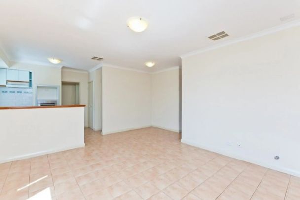 Lovely Family Home! - Photo 1