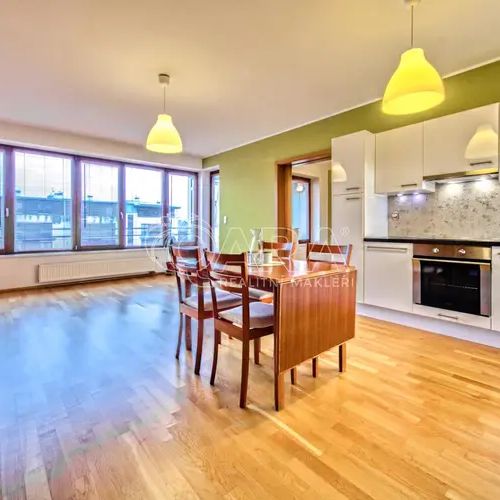 Pronájem světlého bytu 2+kk s lodžií v Dolních Břežanech - Photo 1