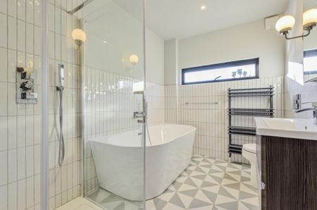 4 bedroom end of terrace house to rent - Photo 3