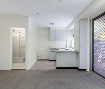 102/4-14 Roslyn Gardens,, Elizabeth Bay NSW 2011 - Studio For Rent ... - Photo 2