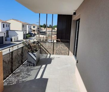 T3 AVEC TERASSE ET PARKING - Photo 3