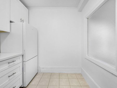 For Lease - 347 Walmer Road Unit# 2nd Floor Unit 3, Toronto, Ontario - Photo 3