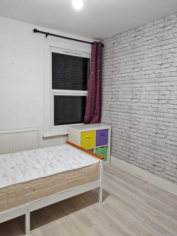 1 bedroom in a house share to rent - Photo 5