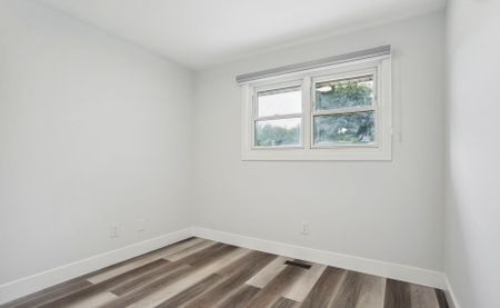 For Lease - 396 Hudson Drive, London East, Ontario - Photo 5