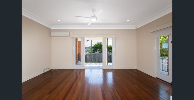 Spacious Family Home in a Great Location - Air Conditioning in ALL Bedrooms as well as Living Area! - Photo 1