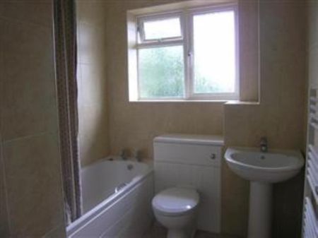 3 bedroom semi-detached house to rent - Photo 3