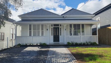 Beautifully restored 4 bedroom with rumpus - Photo 5
