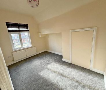 3 bedroom flat to rent - Photo 4