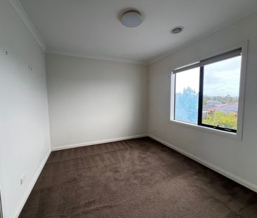 *Modern 3-Bedroom Home with Comfort, Style and Convenience* - Photo 4