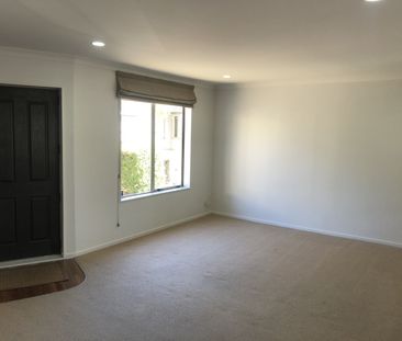 Check out this great three bedroom townhouse! - Photo 6