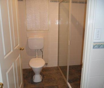 Lovely 2 Bedroom Unit - Photo 4