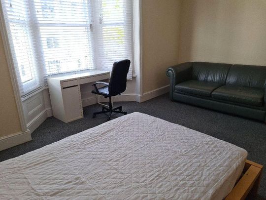 3 bedroom flat to rent - Photo 1