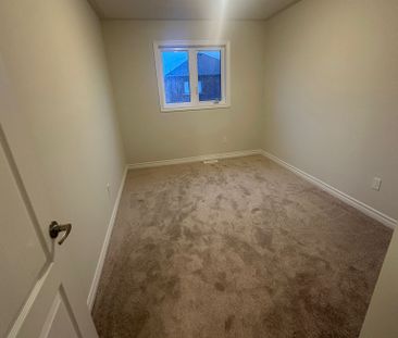 For Lease - 106 Baker Street, Thorold, Ontario - Photo 4