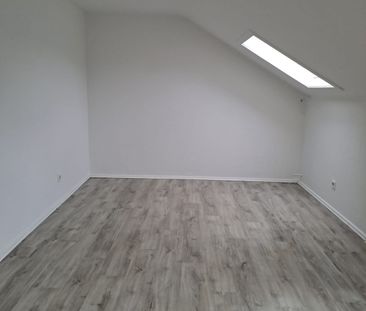 2 Zimmer Dachgeschosswohnung in ruhiger Lage.. - Photo 1