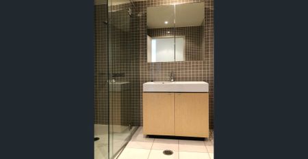 Furnished Executive Apartment with Parking - Photo 3