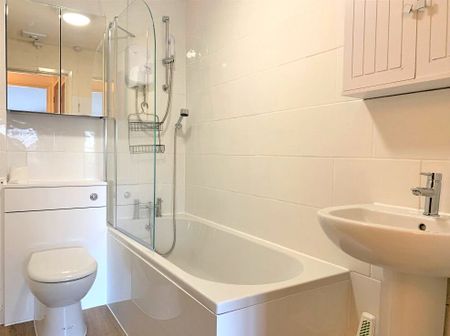 Romana Court, Sidney Road, Staines-upon-Thames, Surrey, TW18 4QJ - Photo 5