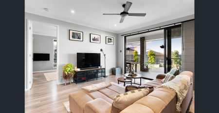 Beautiful four bedroom home - Photo 3