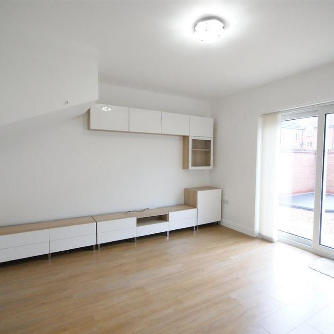 3 bedroom end of terrace house to rent - Photo 1