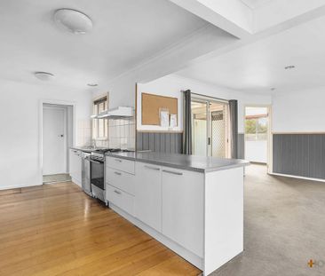 SECURE FENCING | FRESHLEY PAINTED | SPACIOUS FAMILY HOME - Photo 1