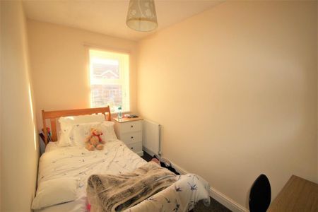 2 bedroom semi-detached house to rent - Photo 2