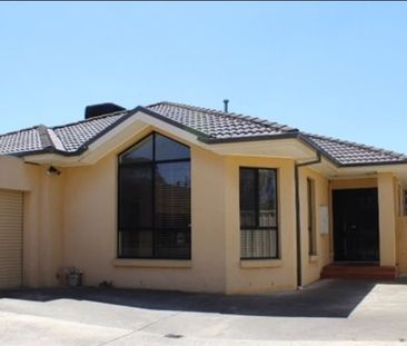 2/116 Mcmahon Road, Reservoir VIC 3073 - Photo 6