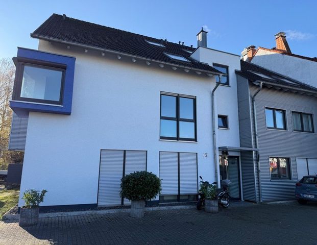 SANKT AUGUSTIN helle 3 Zimmer-Wohnung mit 88 m² Wfl. im 1. OG, Küche, Süd-Balkon, Stellplatz, Keller - Photo 1