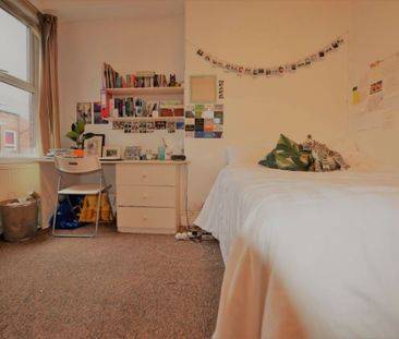 7 bedroom House in Archery Road, Leeds - Photo 6