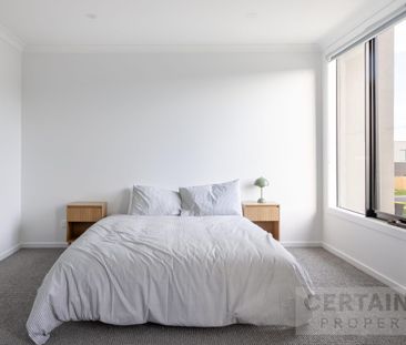 Modern Co-Living with Private Bathrooms – Fully Furnished & All Bil... - Photo 6