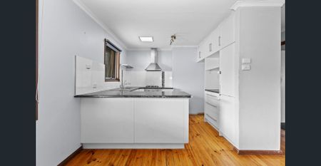 Beautiful Family Home in a Prime Location – Comfort, Space & Convenience - Photo 3