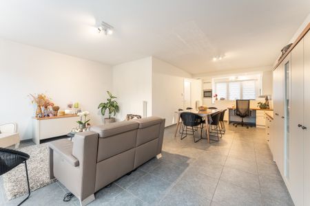 Moderne, instapklare woning te huur met 4 slaapkamers en garage in centrum Waregem - Photo 3