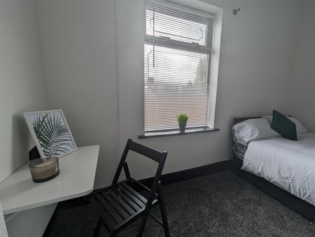 1 bedroom in a house share to rent - Photo 3