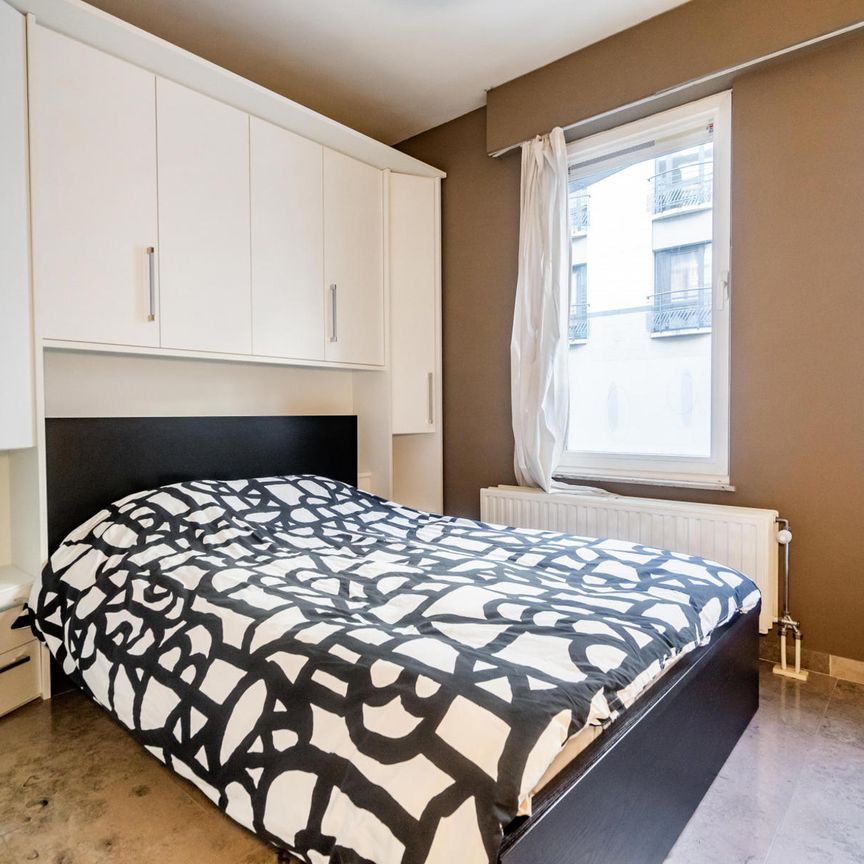 Gelijkvloerse verdieping met één slaapkamer in Saint-josse-ten-noode - Foto 1