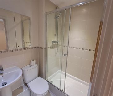 2 bed flat to rent in Walton Road, Bushey, WD23 - Photo 1