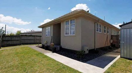 Three Bedroom Home-Hospital location - Photo 5