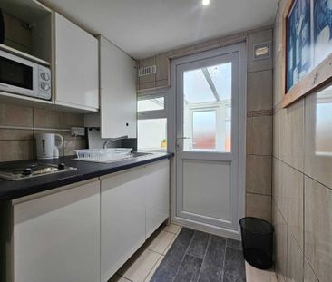 Price £1,150 pcm - Available Now - Part Furnished - Photo 3