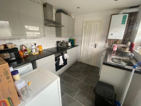 3 bedroom end of terrace house to rent - Photo 5