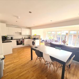 1 bedroom in a house share to rent - Photo 3