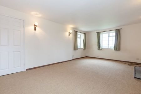 Newington, Wallingford - Photo 2