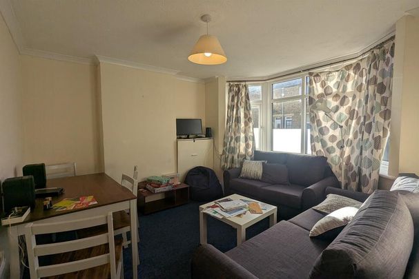 5 bedroom detached house to rent - Photo 1