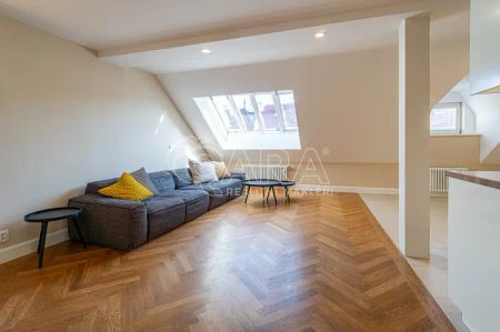 Luxusní mezonet s terasou a výhledem na Pražský hrad. - Photo 3