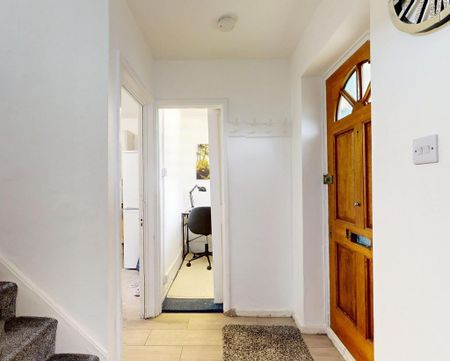 3 bedroom flat to rent - Photo 2