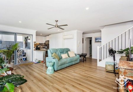 Renovated Apartment with Views - Photo 4