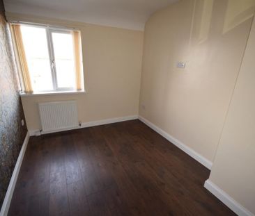 3 bedroom link detached house to rent - Photo 4