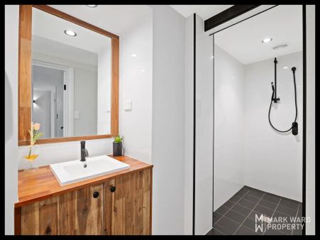 “MODERN 4-BED RESIDENCE IN SALISBURY: A PERFECT BLEAND OF STYLE AND COMFORT” - Photo 4