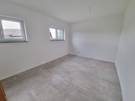 Moderne 2 Zimmer Mitarbeiter- oder Dienstwohnung mit Balkon - Photo 2