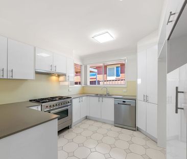 Air-Conditioned Family Home with Flexible Floorplan! - Photo 6