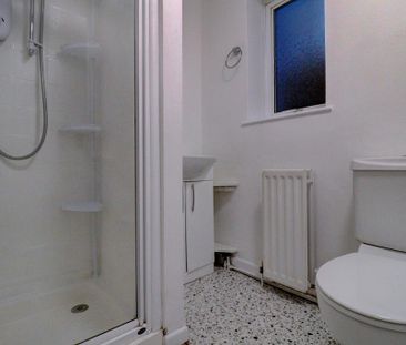 4 bedroom semi-detached house to rent - Photo 4